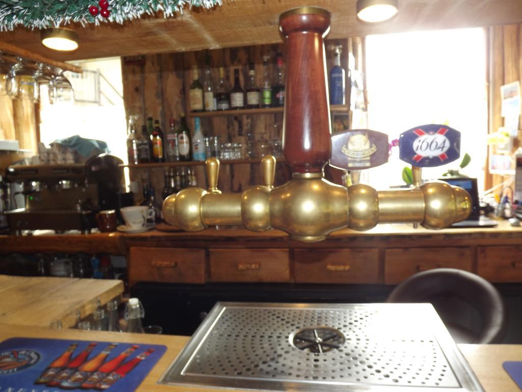 Bar Hotel Restaurant Le Margeriaz Les Déserts Exteriér fotografie